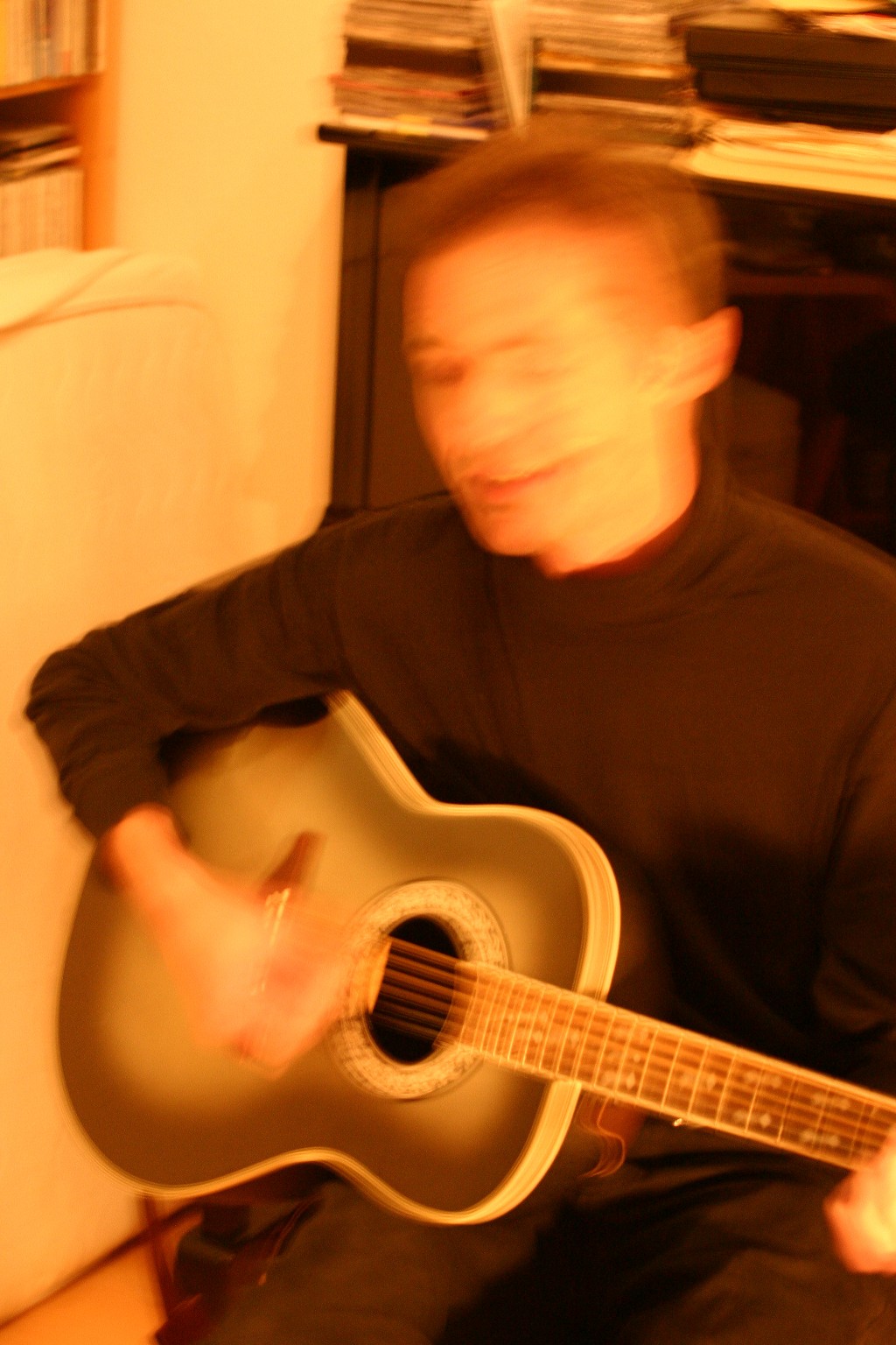 Paul Blau mit Gitarre